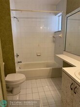 7556 NW 173rd St in Hialeah, FL - Building Photo - Building Photo
