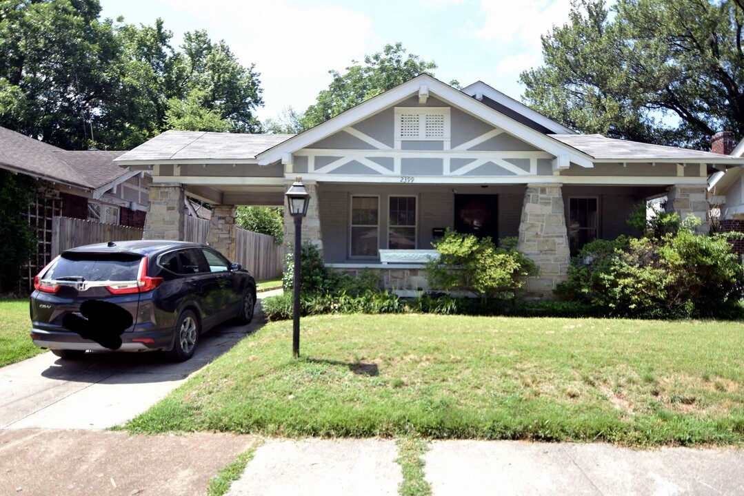 2399 Parkway Pl in Memphis, TN - Building Photo