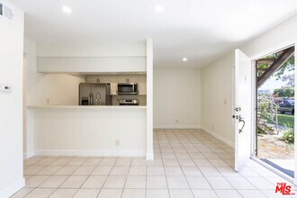 2345 Highbury Ave in Los Angeles, CA - Building Photo - Building Photo