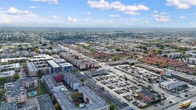 6070 W 19th Ave in Hialeah, FL - Foto de edificio - Building Photo