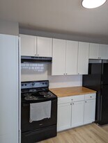 1615 Charleston Beach Rd W in Bremerton, WA - Building Photo