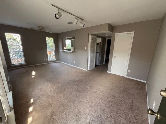 2137 Branard St in Houston, TX - Building Photo - Building Photo