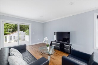 11 Vespia Ln in South Kingstown, RI - Building Photo - Building Photo