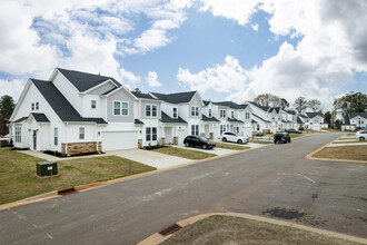 Wadsworth Manor in Spartanburg, SC - Building Photo - Building Photo