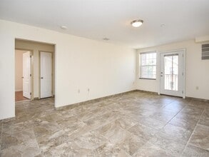 400 Carney St in Glen Cove, NY - Building Photo - Building Photo