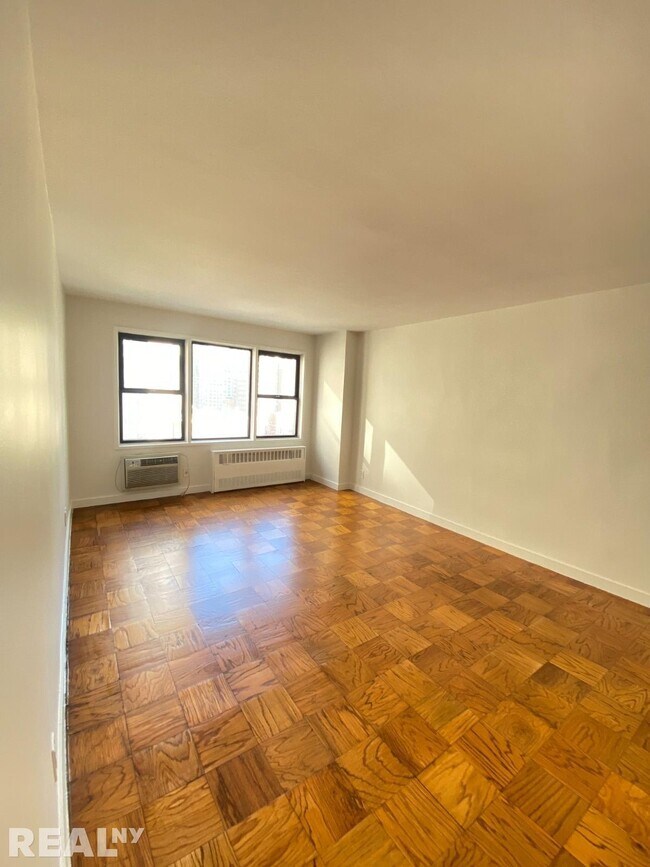 236 E 36th St in New York, NY - Foto de edificio - Building Photo