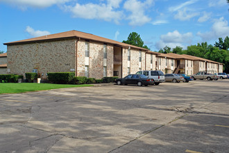 Concord Manor Apartments in Beaumont, TX - Building Photo - Building Photo