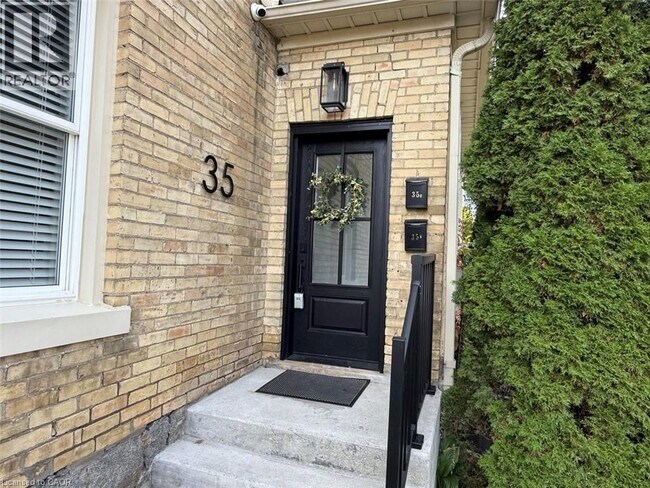 35 Victoria Ave in Cambridge, ON - Building Photo - Building Photo