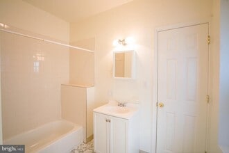 4244 Spruce St in Philadelphia, PA - Building Photo - Building Photo