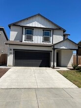 2096 Coulter Ln in Los Banos, CA - Building Photo - Building Photo