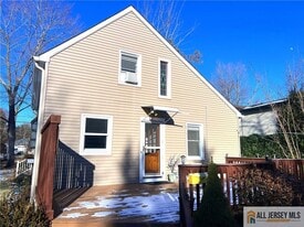 11 Plainsboro Rd in Cranbury, NJ - Building Photo