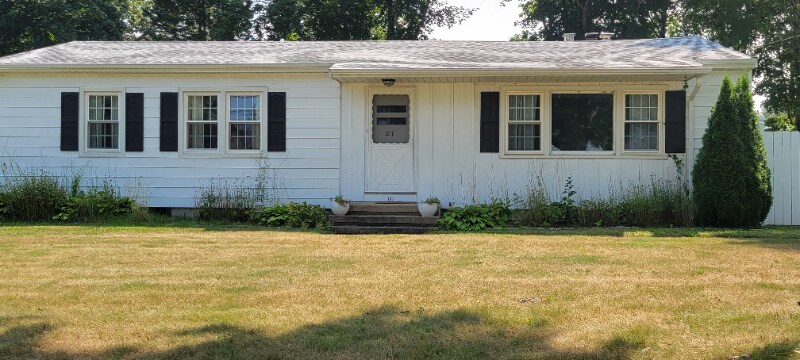 107 Harbor Pkwy in Clinton, CT - Building Photo