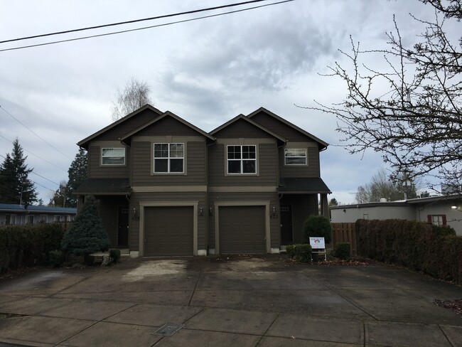 423-425-425 S Main St in Mt Angel, OR - Building Photo - Building Photo