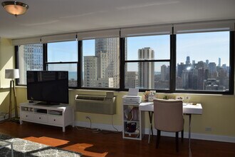 2700 N Hampden Ct-Unit -24C in Chicago, IL - Building Photo - Building Photo