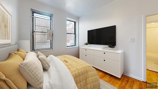 78 W 11th St in New York, NY - Building Photo - Building Photo
