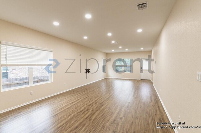 1528 Brueggerhoff Rd in Leander, TX - Foto de edificio - Building Photo