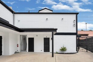 7 Briar Dale Ct in Houston, TX - Building Photo