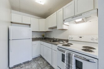 Wallingford Estates in Chester, PA - Foto de edificio - Building Photo