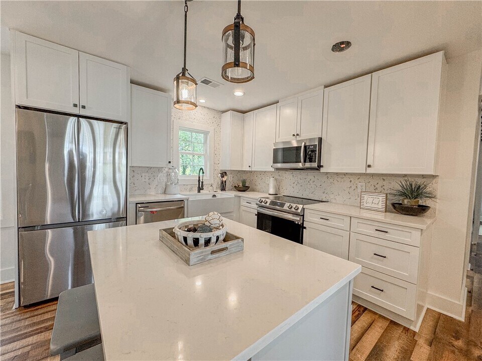 710 Evelyn Dr in Seneca, SC - Building Photo