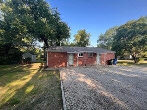 1732 W 21st St in Lawrence, KS - Foto de edificio - Building Photo