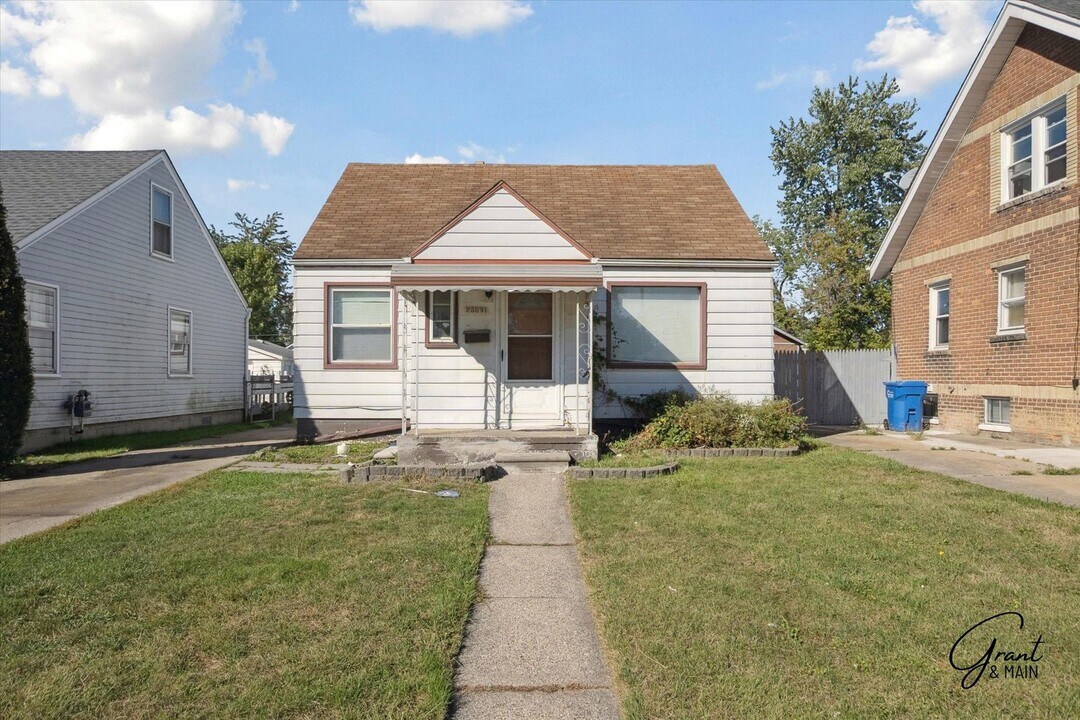 23091 Wellington Ave in Warren, MI - Building Photo