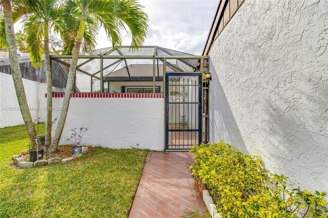 6343 Pinehurst Cir in Tamarac, FL - Building Photo - Building Photo