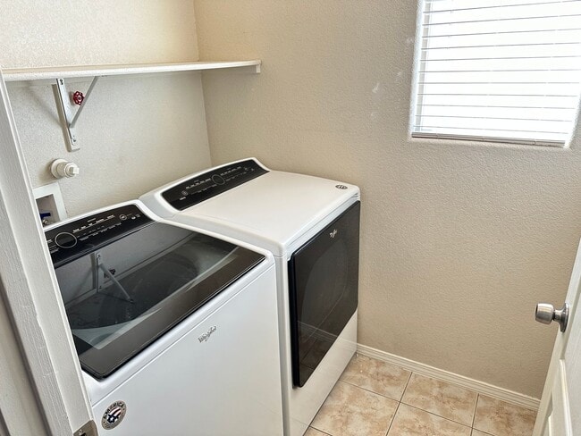 1384 Peppoli Loop SE in Rio Rancho, NM - Building Photo - Building Photo