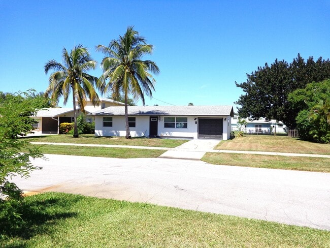 744 Buttonwood Rd