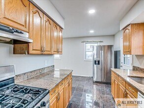 11 Hyde Ave in Iselin, NJ - Building Photo - Building Photo