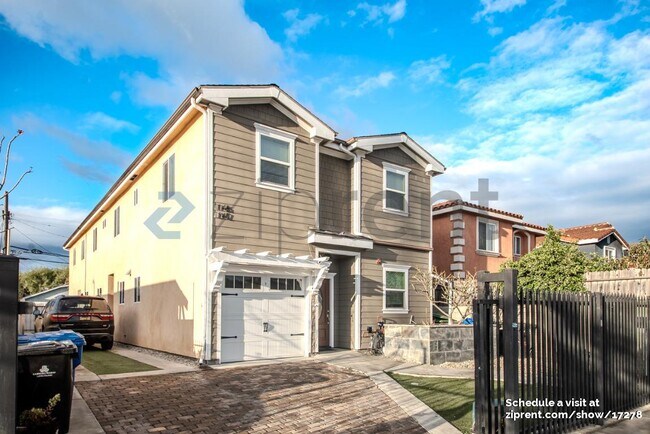 1147 W 62nd St in Los Angeles, CA - Building Photo - Building Photo