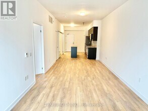 2433 Dufferin St in Toronto, ON - Building Photo - Building Photo