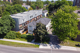 2814 Carling Ave in Ottawa, ON - Building Photo - Building Photo