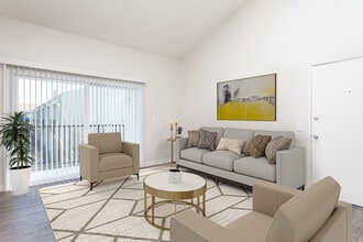 West Fifth Apartments in Ontario, CA - Foto de edificio - Building Photo