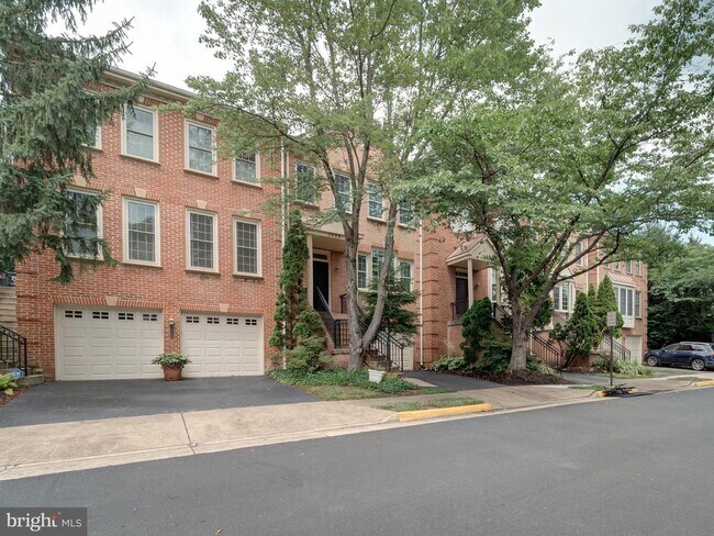 3006 Fallswood Glen Ct in Falls Church, VA - Building Photo - Building Photo