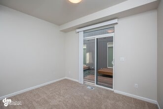 156 Willow View Circle in Anchorage, AK - Building Photo - Building Photo