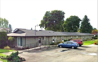 601 W Elizabeth St in Monroe, WA - Building Photo - Building Photo