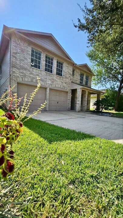 19711 Canyon Gate Ct in Katy, TX - Building Photo