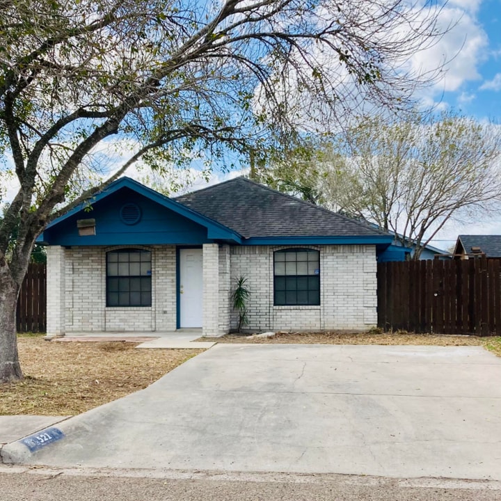 521 Amigos Ln in Mercedes, TX - Building Photo