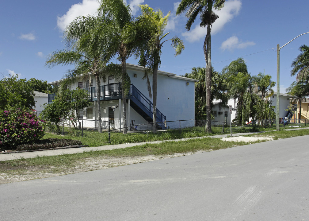 151 NW 9th St in Homestead, FL - Foto de edificio