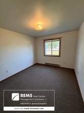 564 E Slifer St, Unit 11 in Portage, WI - Building Photo - Building Photo