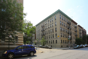 Minerva Court in New York, NY - Building Photo