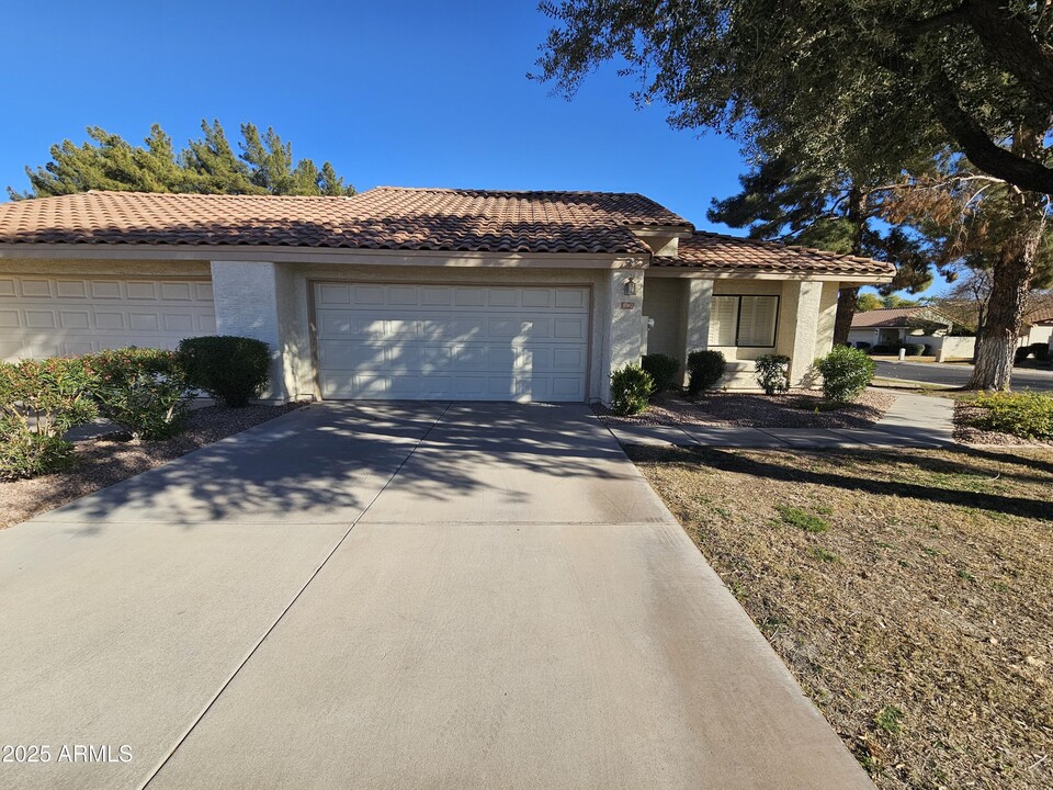 1062 E McNair Dr in Tempe, AZ - Foto de edificio