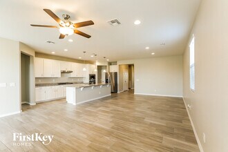 17280 W Kendall St in Goodyear, AZ - Building Photo - Building Photo