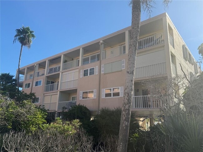 1005 Gulf Blvd in Indian Rocks Beach, FL - Building Photo - Building Photo