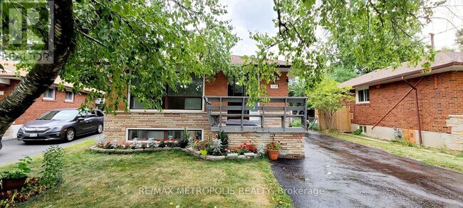 112 Brantwood Dr in Toronto, ON - Building Photo - Building Photo