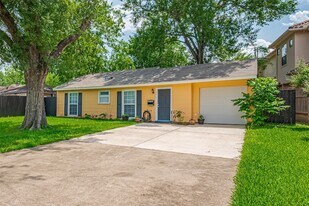 5513 Fairdale Ln in Houston, TX - Building Photo