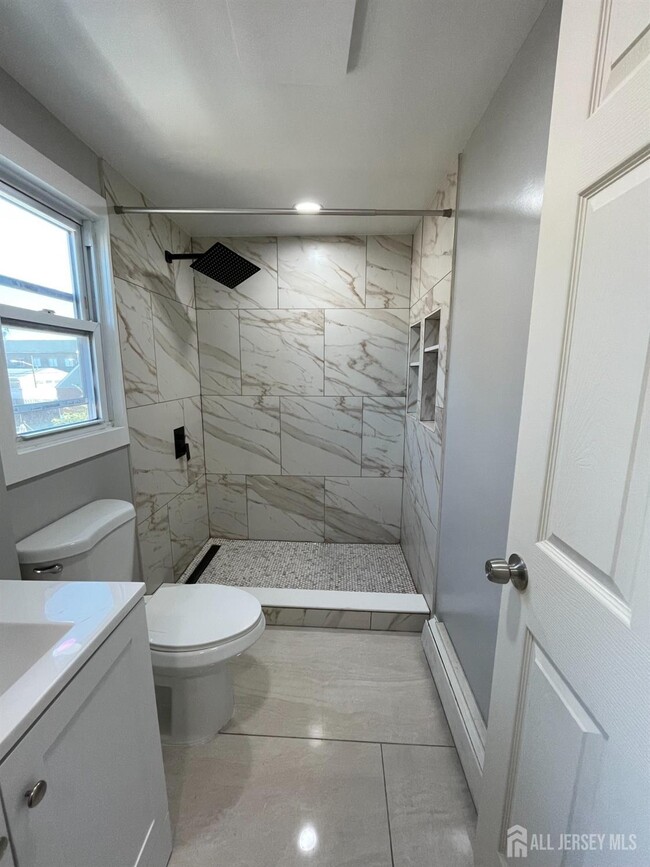 14 Cypress St-Unit -2 in Carteret, NJ - Foto de edificio - Building Photo