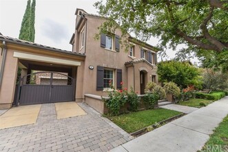 25 Triple Leaf in Irvine, CA - Foto de edificio - Building Photo