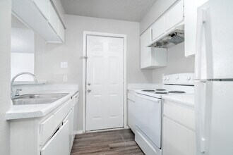 Sundance Apartment Homes in San Antonio, TX - Building Photo - Building Photo