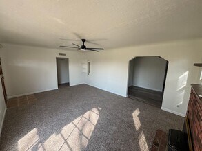 104 Brighton Way in Bakersfield, CA - Building Photo - Building Photo